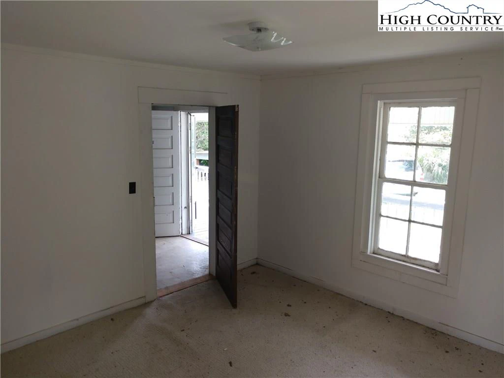Image number 22 for the current listing