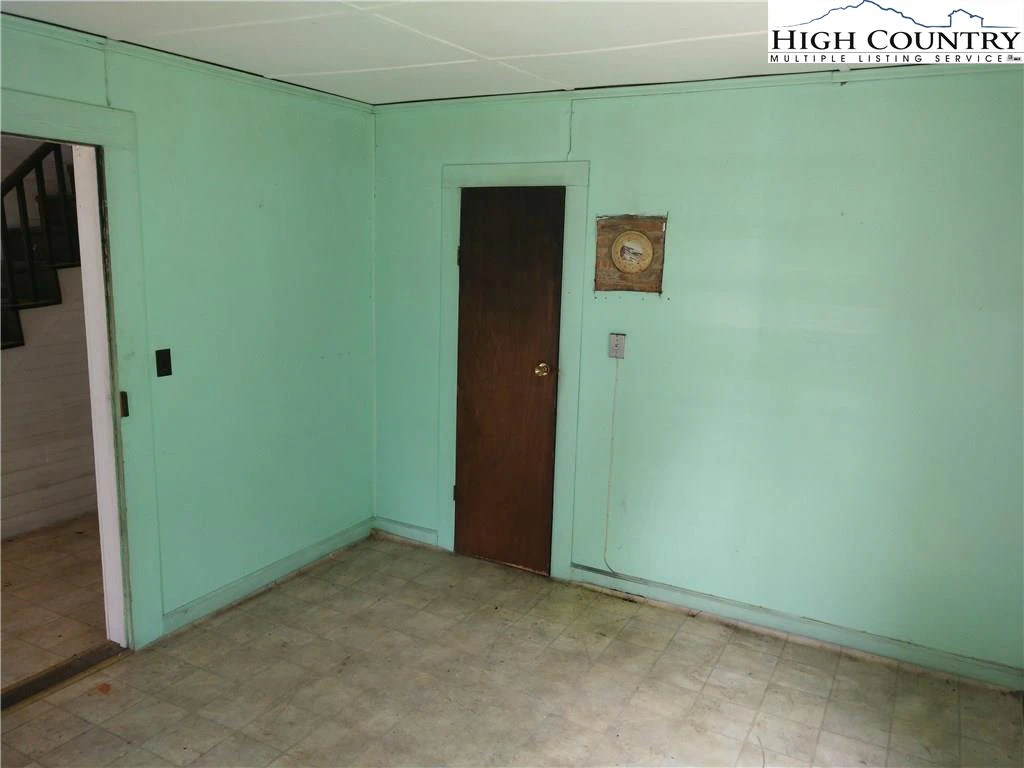 Image number 21 for the current listing