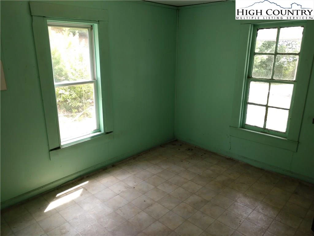 Image number 20 for the current listing