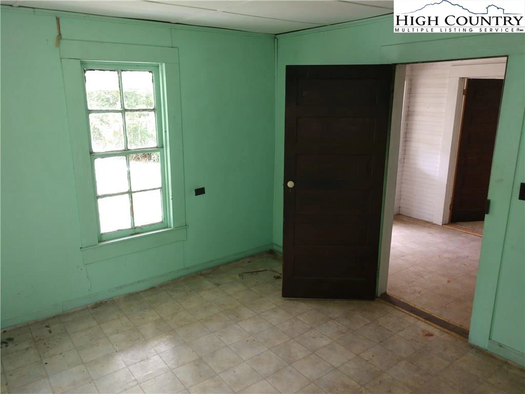 Image number 10 for the current listing