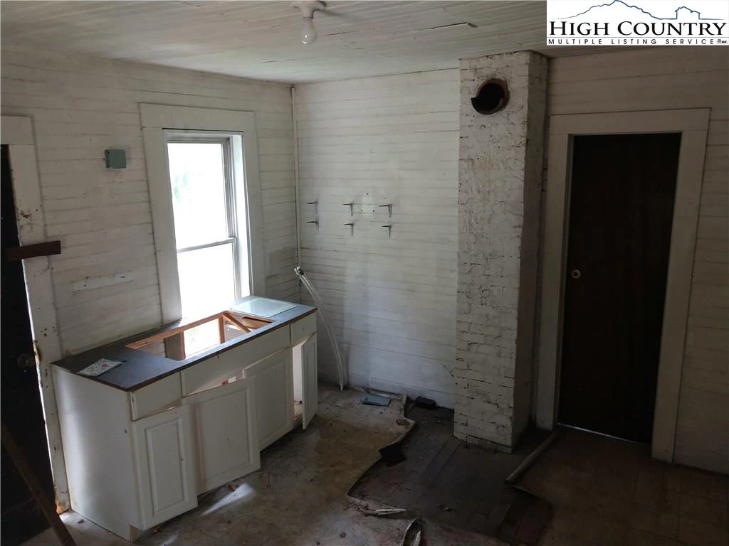 Image number 3 for the current listing