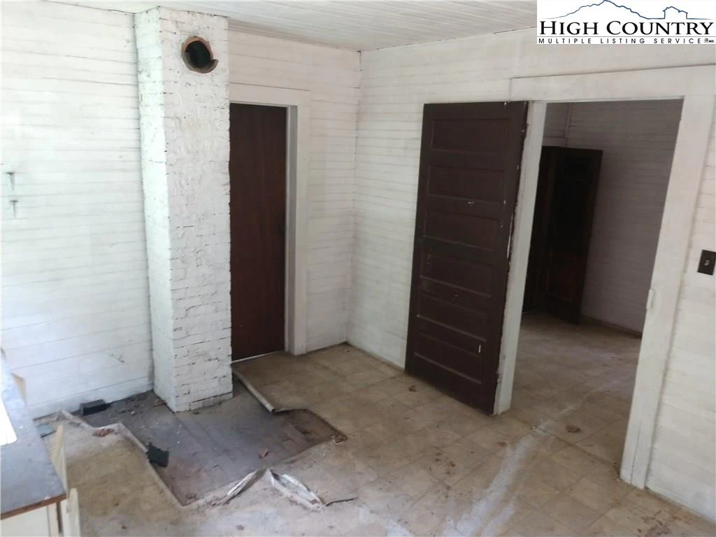 Image number 4 for the current listing