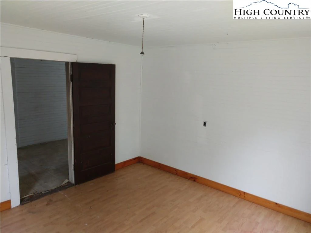 Image number 5 for the current listing