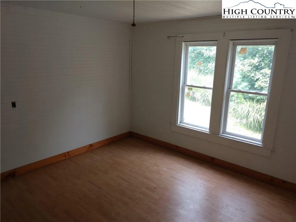 Image number 6 for the current listing