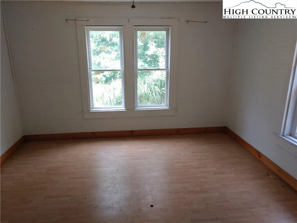 Image number 7 for the current listing