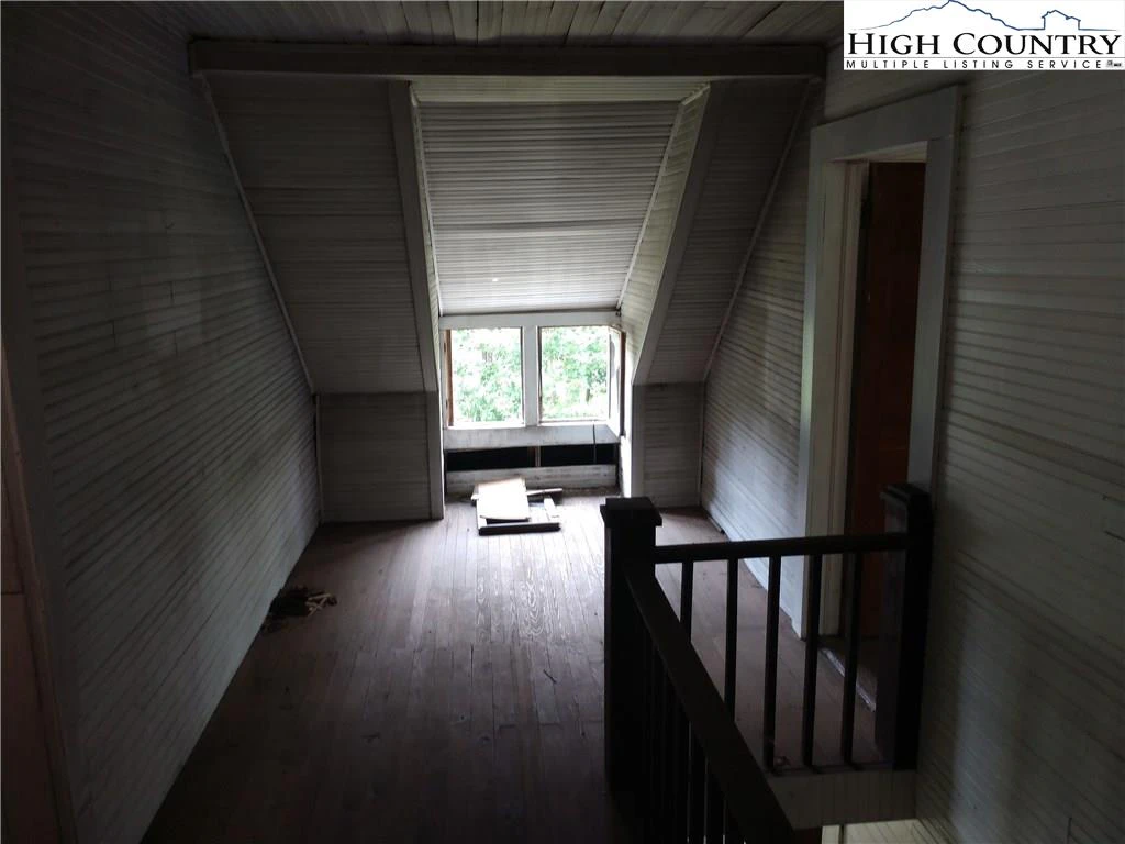 Image number 8 for the current listing