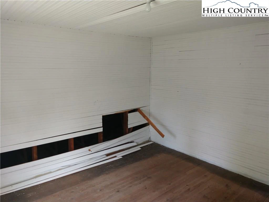 Image number 2 for the current listing