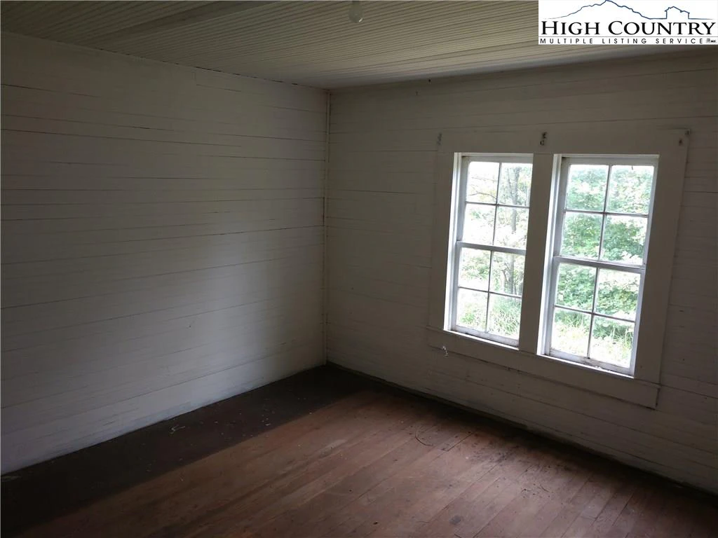 Image number 11 for the current listing