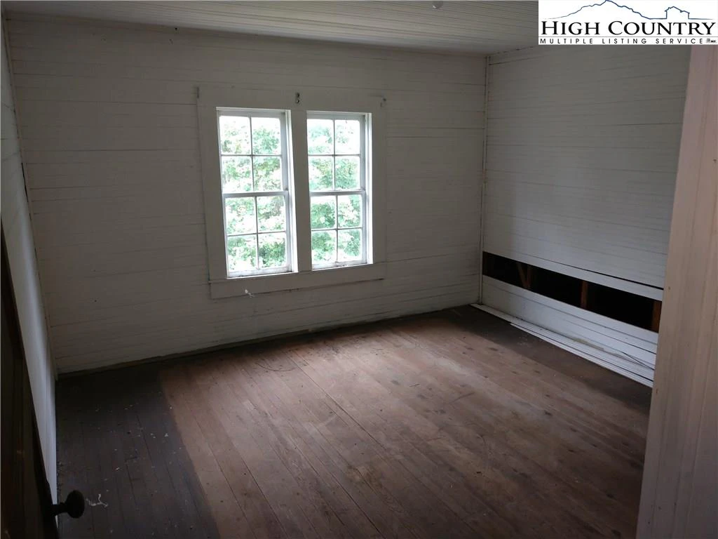 Image number 12 for the current listing