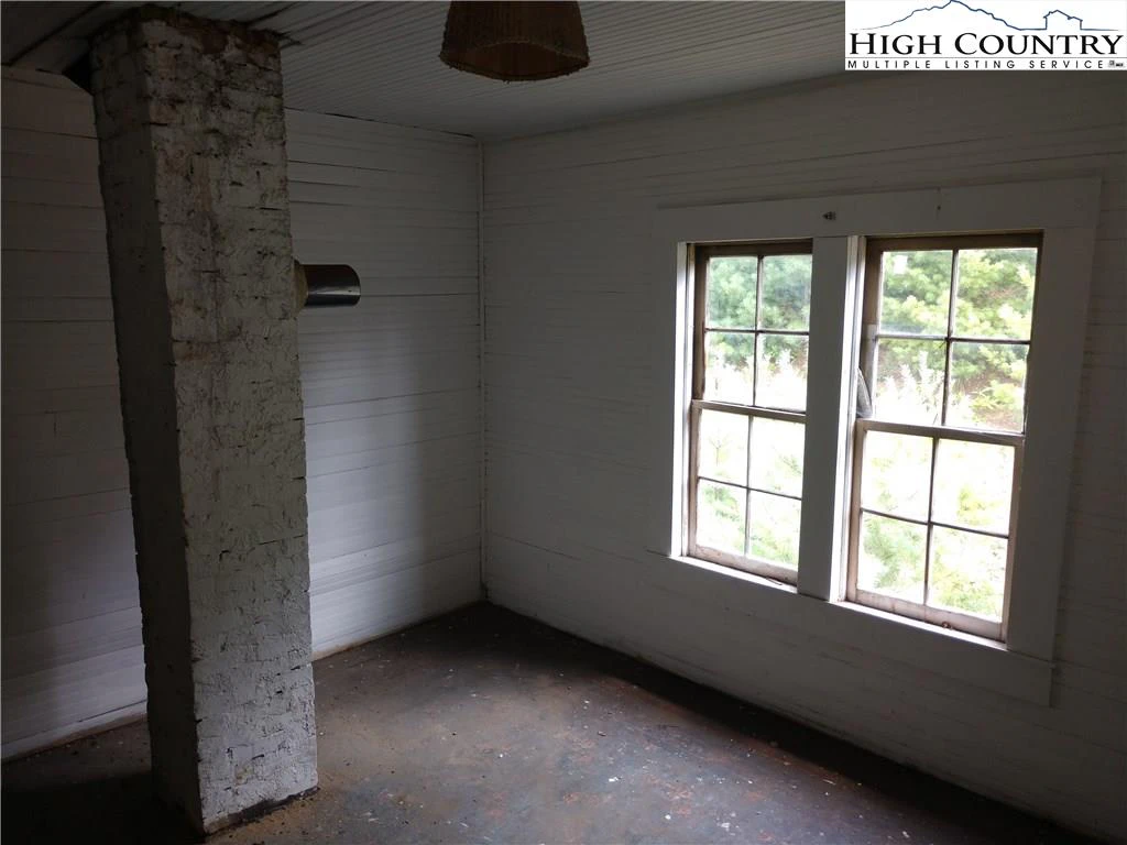 Image number 13 for the current listing