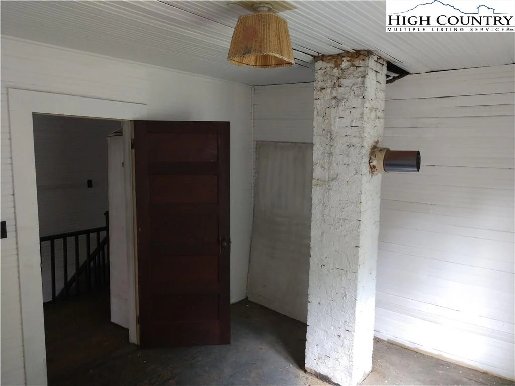 Image number 14 for the current listing