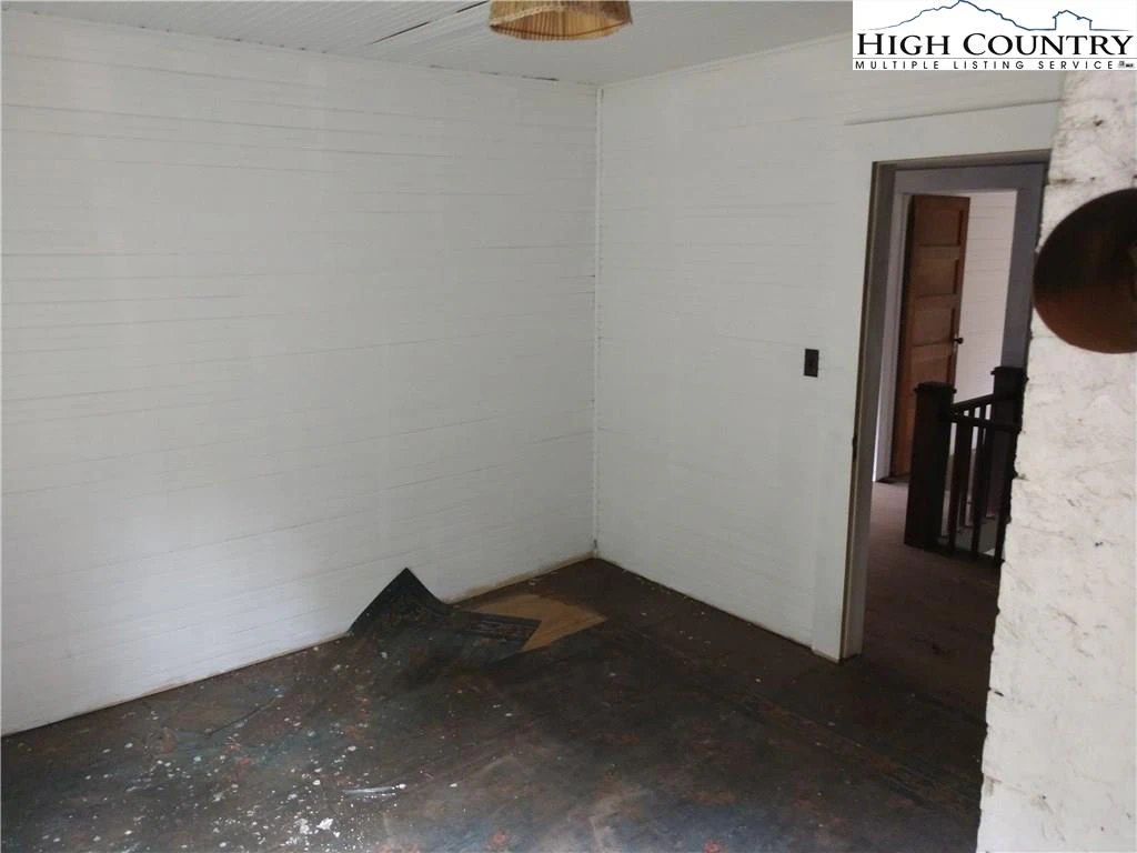Image number 16 for the current listing