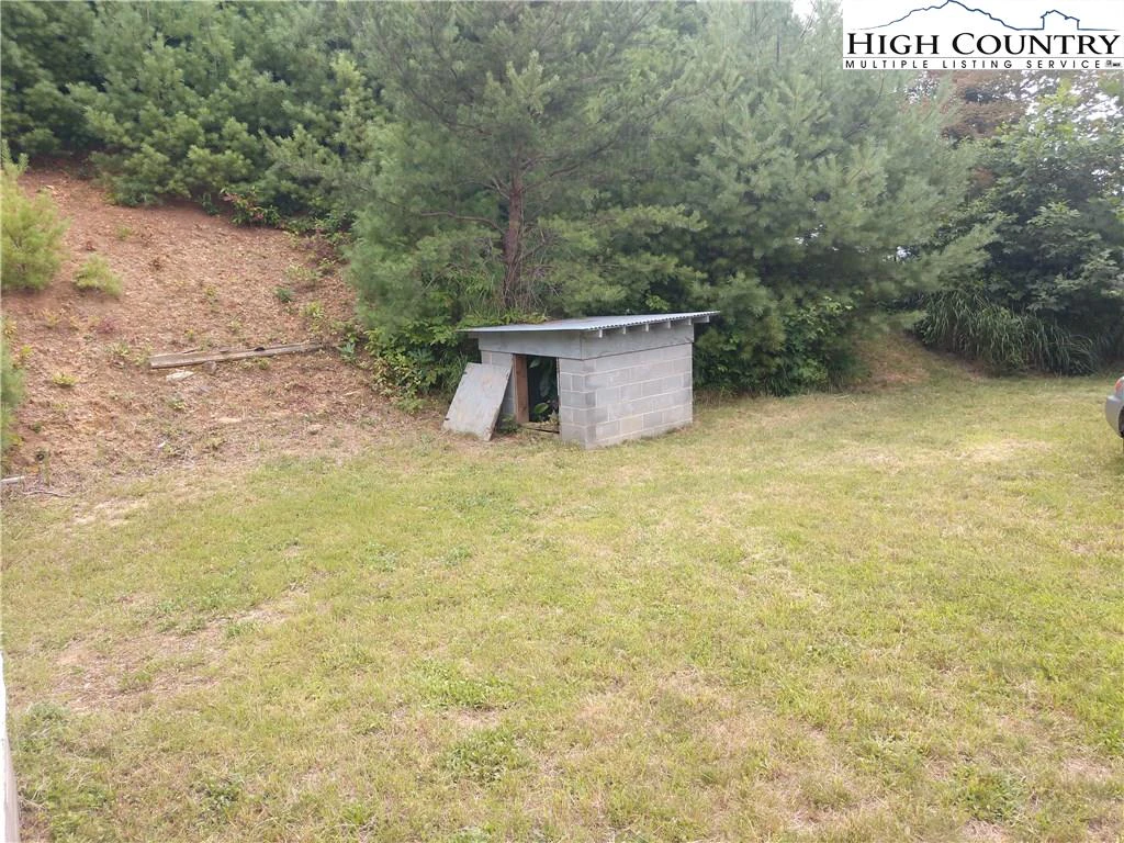 Image number 18 for the current listing