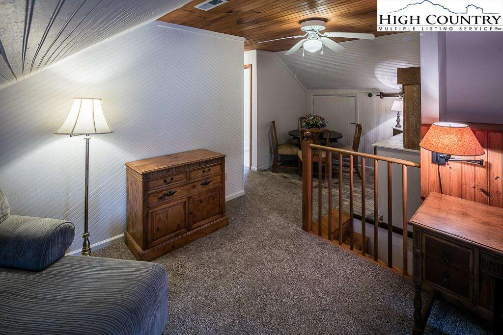 Image number 14 for the current listing