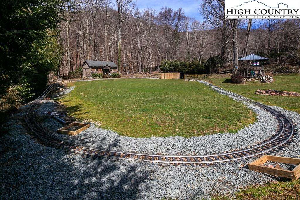 Image number 8 for the current listing