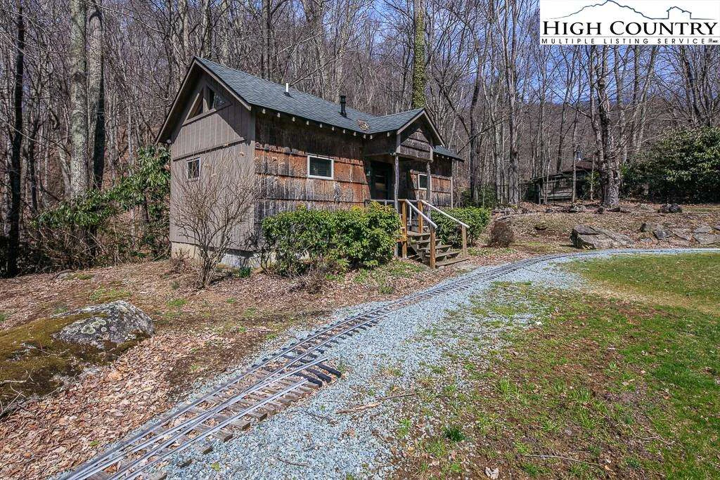 Image number 10 for the current listing