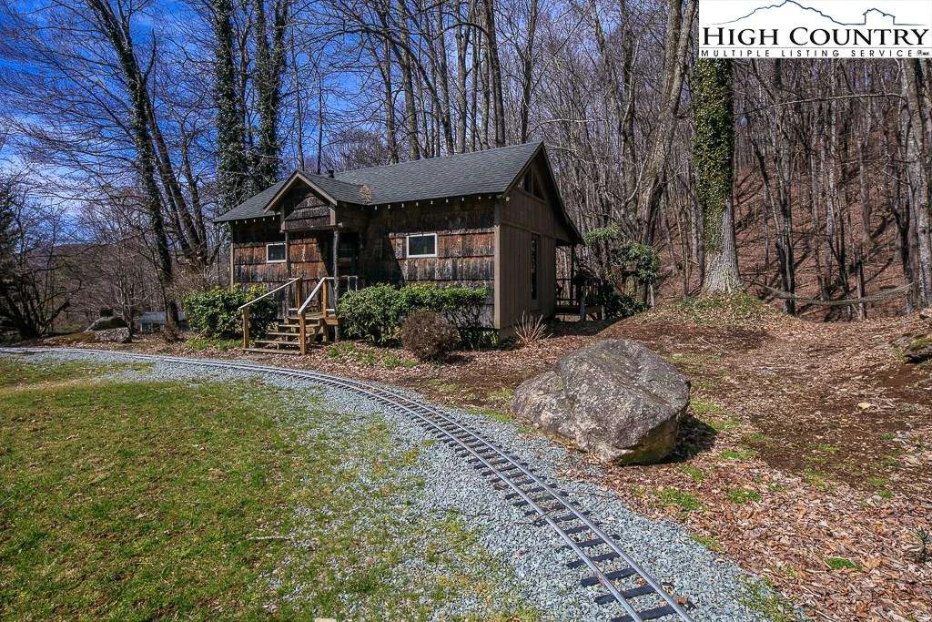 Image number 12 for the current listing