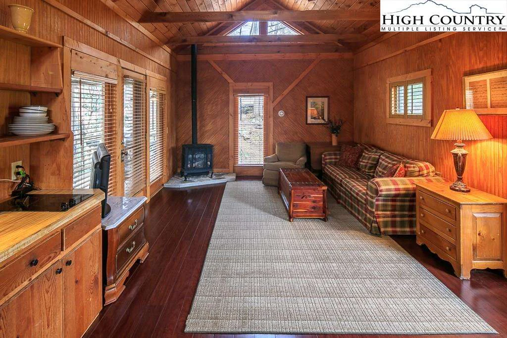 Image number 13 for the current listing