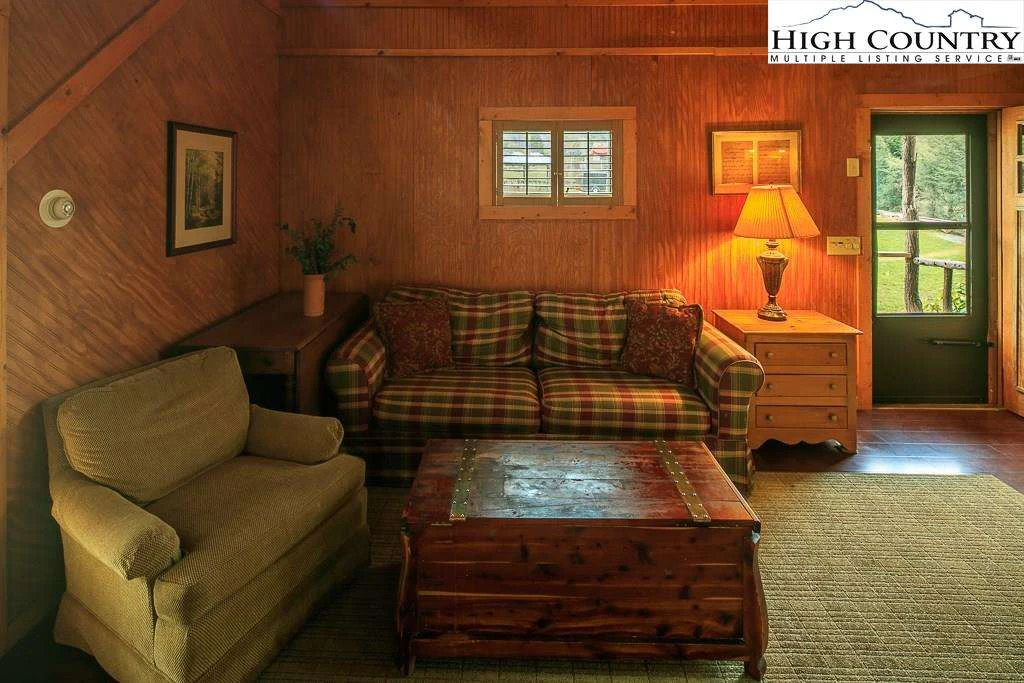 Image number 21 for the current listing
