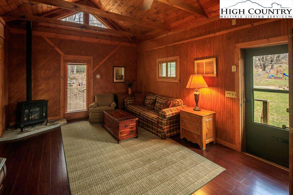 Image number 4 for the current listing