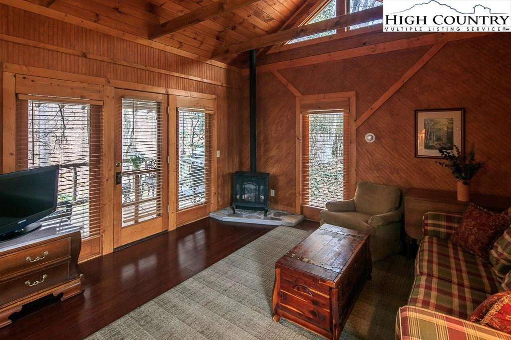 Image number 5 for the current listing