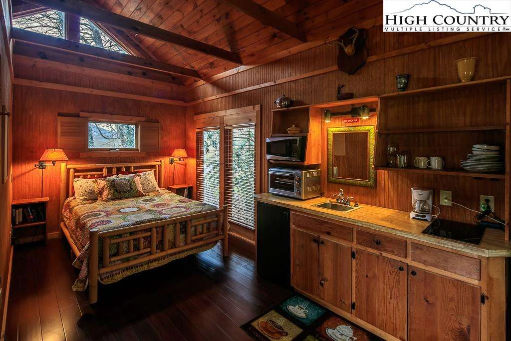 Image number 7 for the current listing