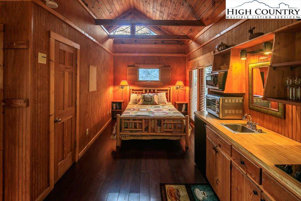 Image number 8 for the current listing