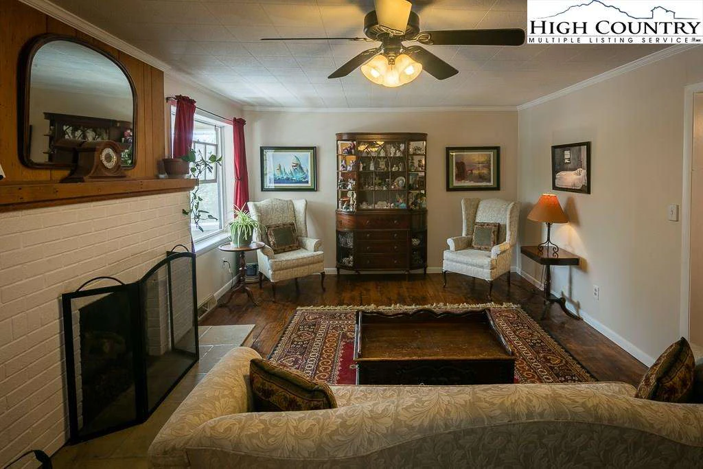 Image number 15 for the current listing