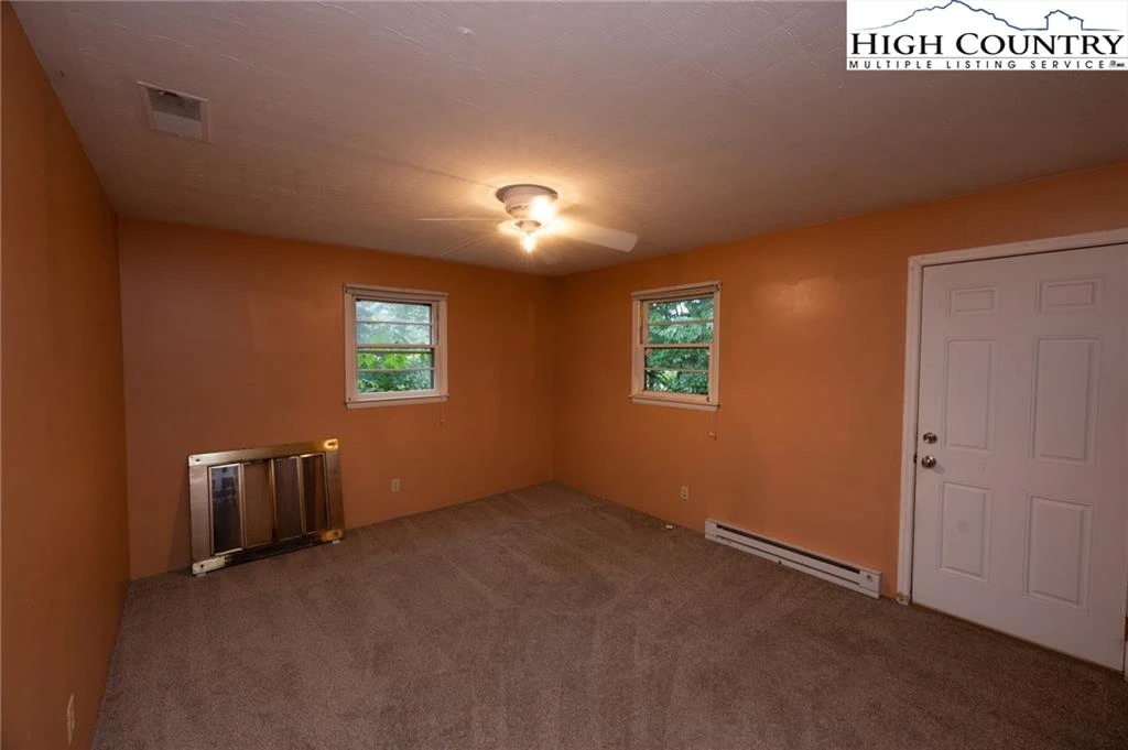 Image number 3 for the current listing