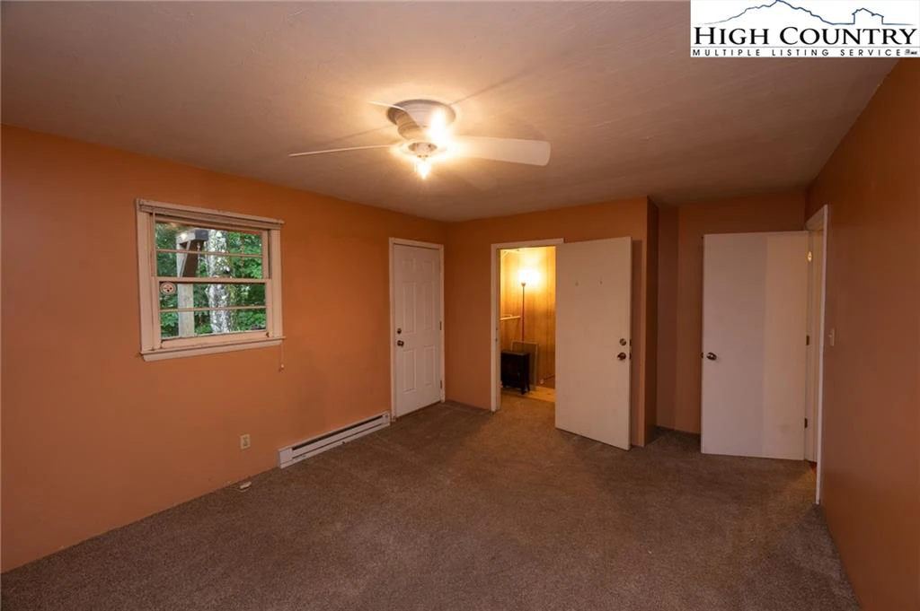 Image number 4 for the current listing