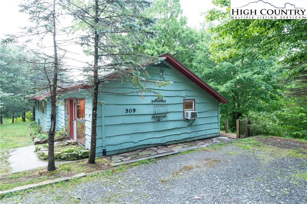 Image number 15 for the current listing