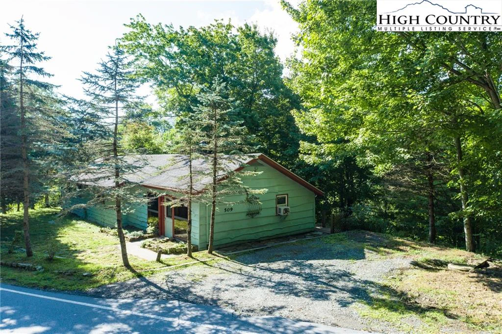Image number 17 for the current listing