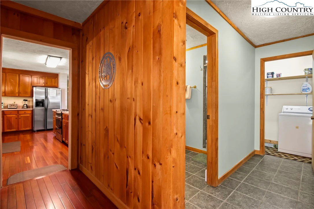 Image number 20 for the current listing