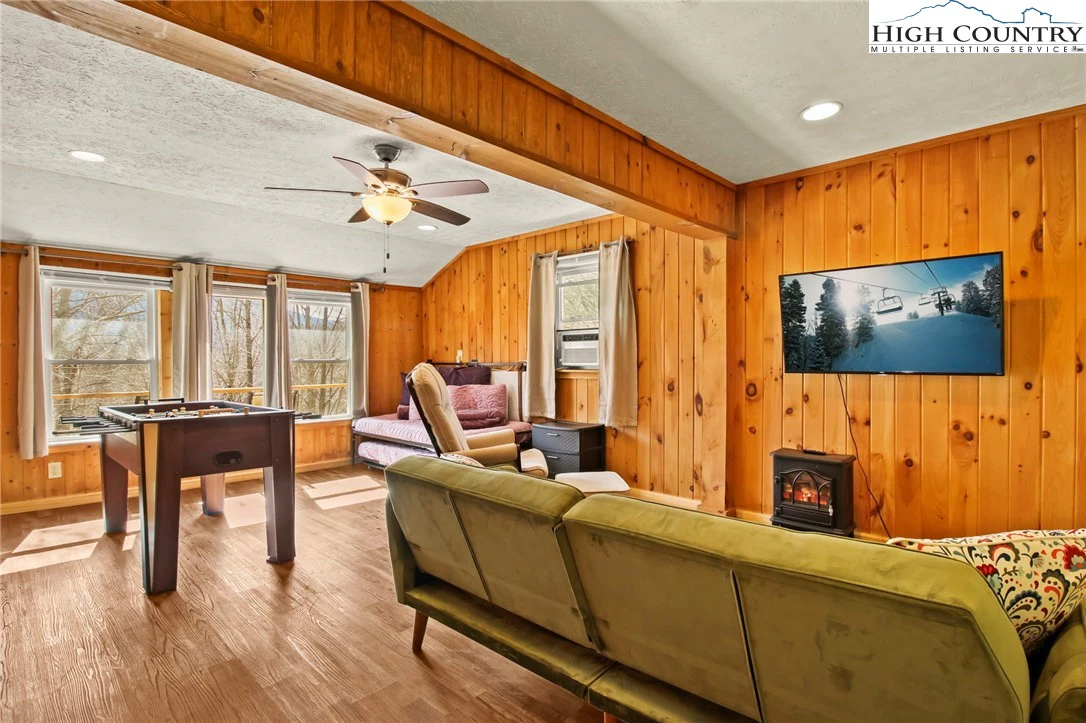 Image number 16 for the current listing