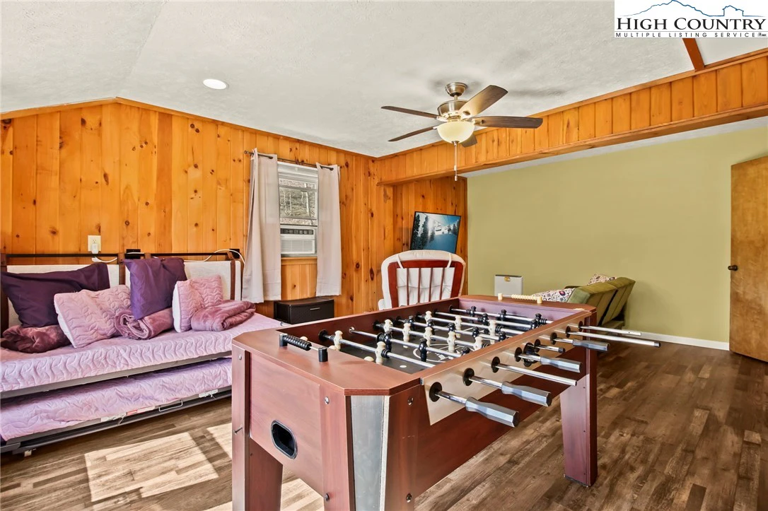 Image number 17 for the current listing