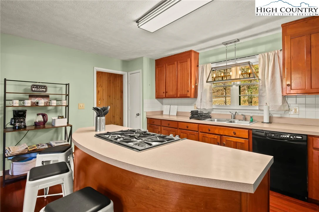 Image number 12 for the current listing