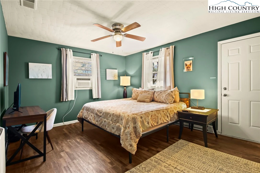 Image number 5 for the current listing