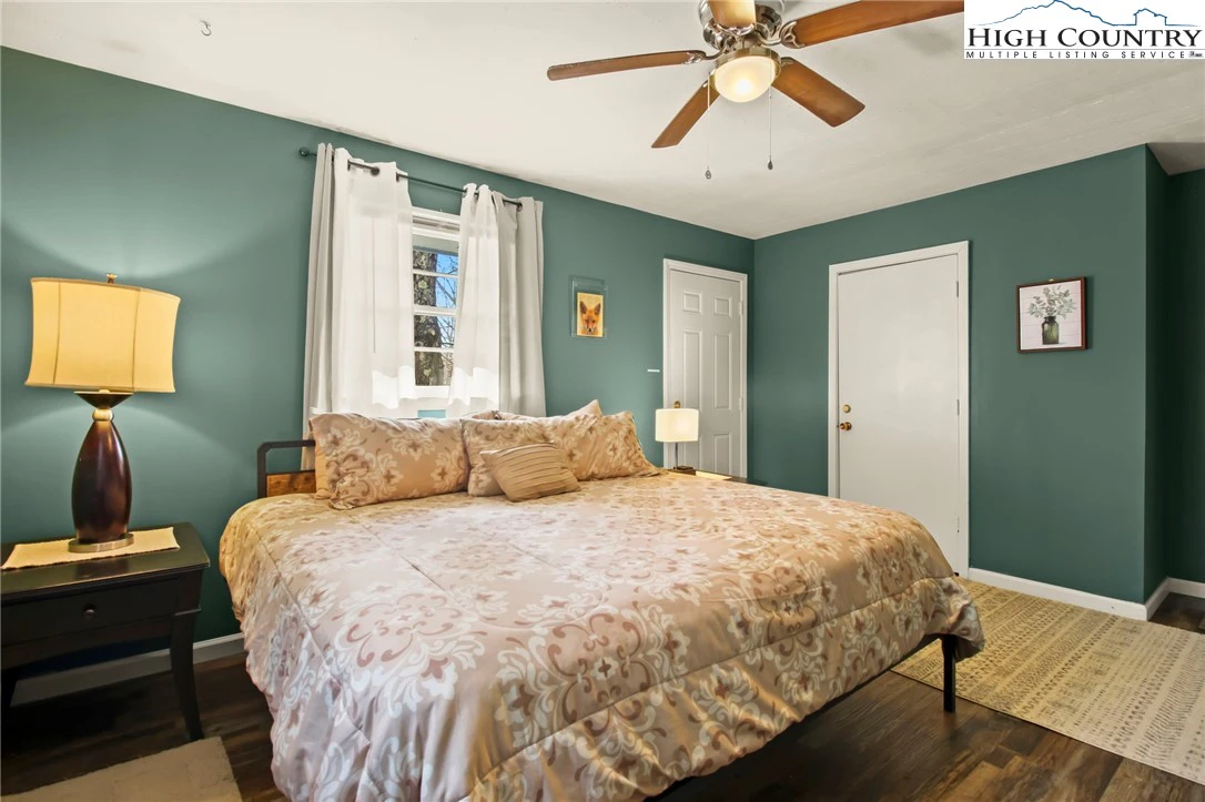 Image number 7 for the current listing