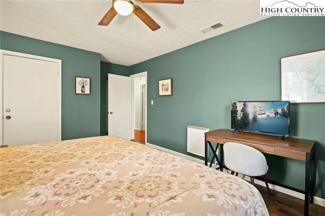 Image number 8 for the current listing