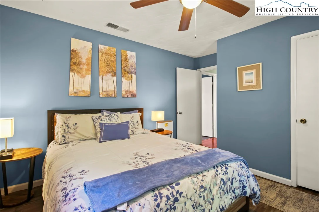 Image number 11 for the current listing