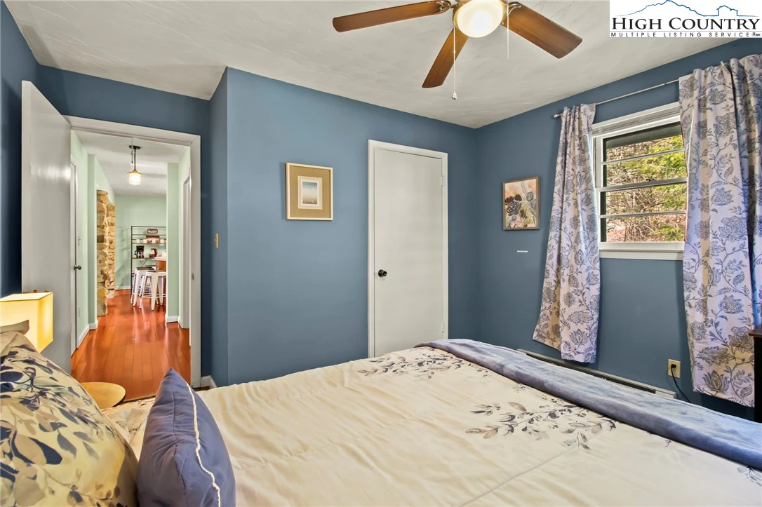 Image number 2 for the current listing