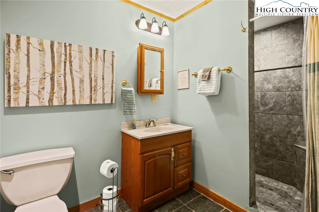 Image number 13 for the current listing