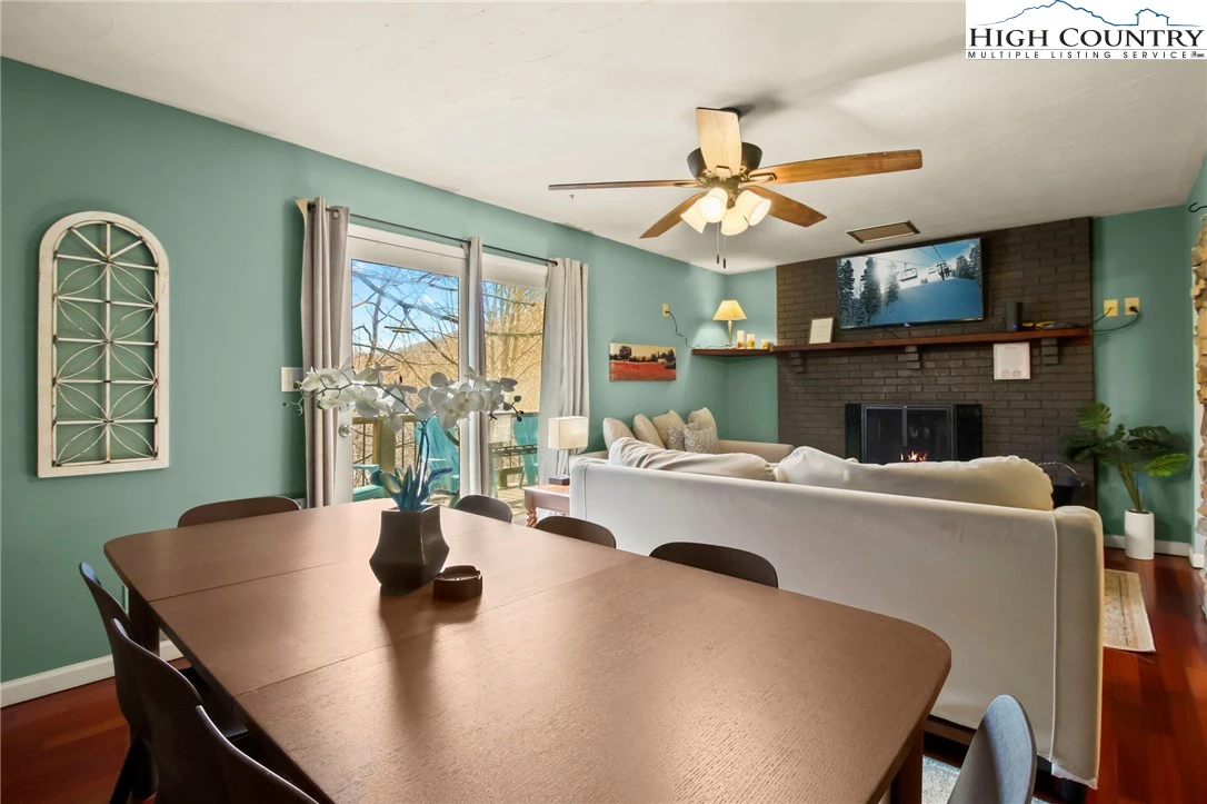 Image number 1 for the current listing