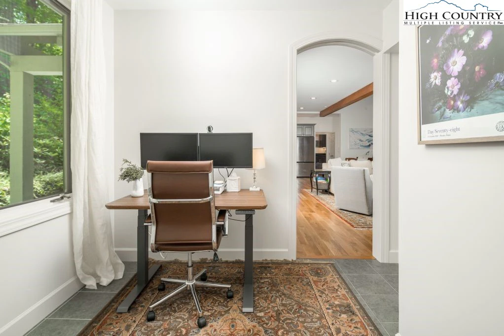 Image number 2 for the current listing