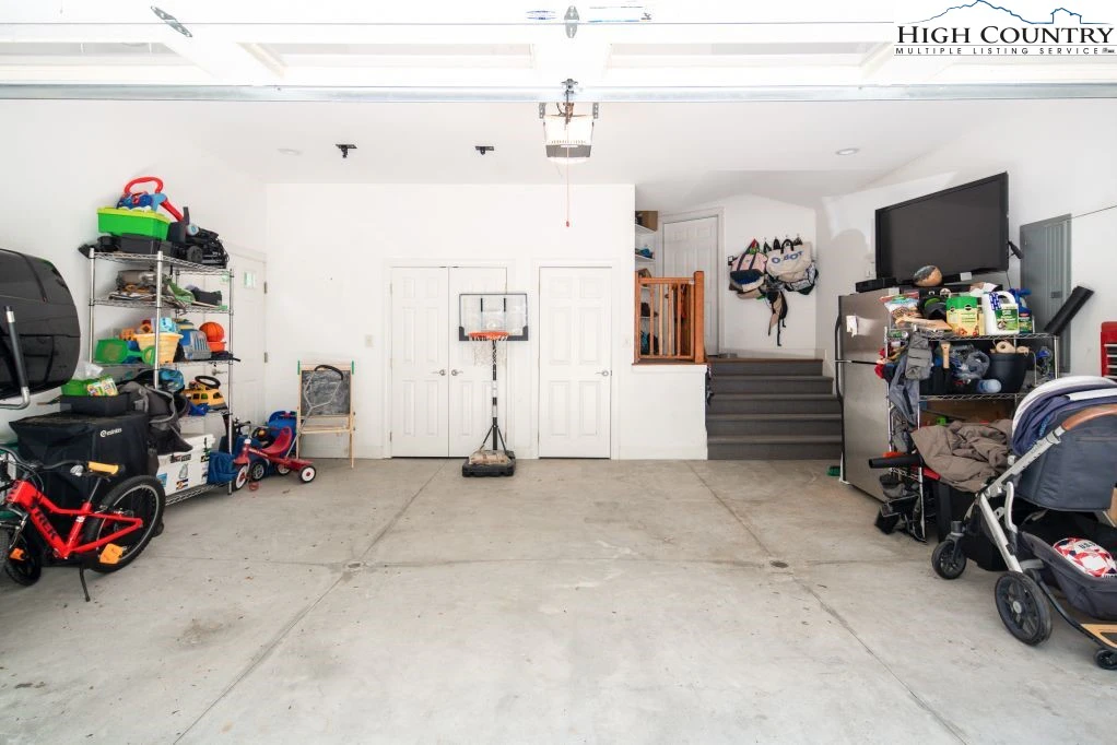 Image number 11 for the current listing