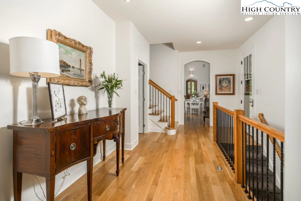 Image number 21 for the current listing