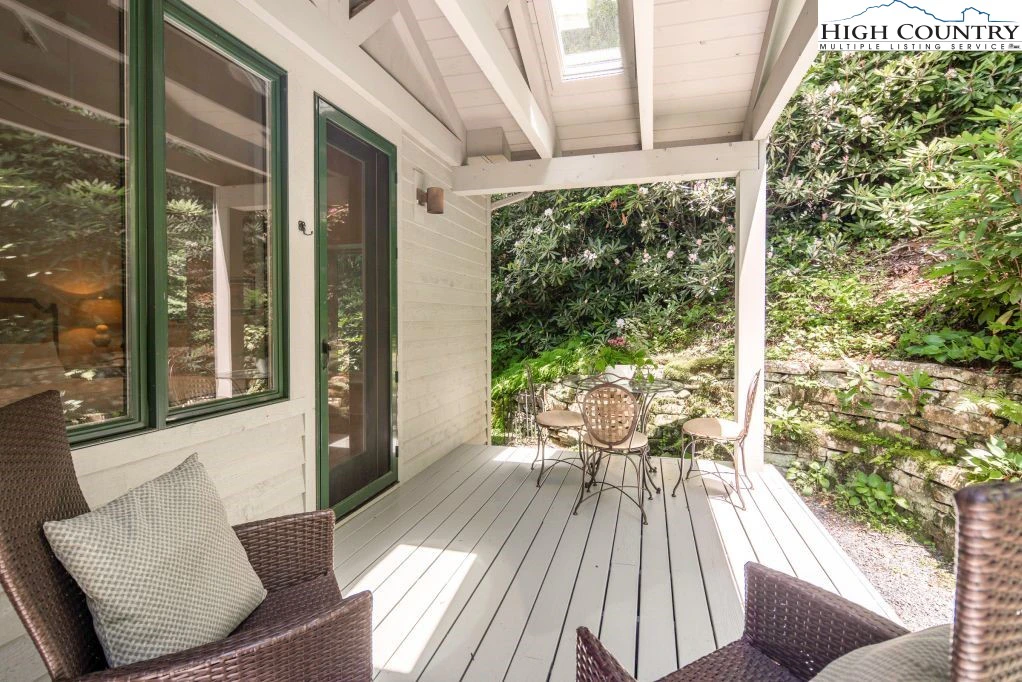 Image number 3 for the current listing
