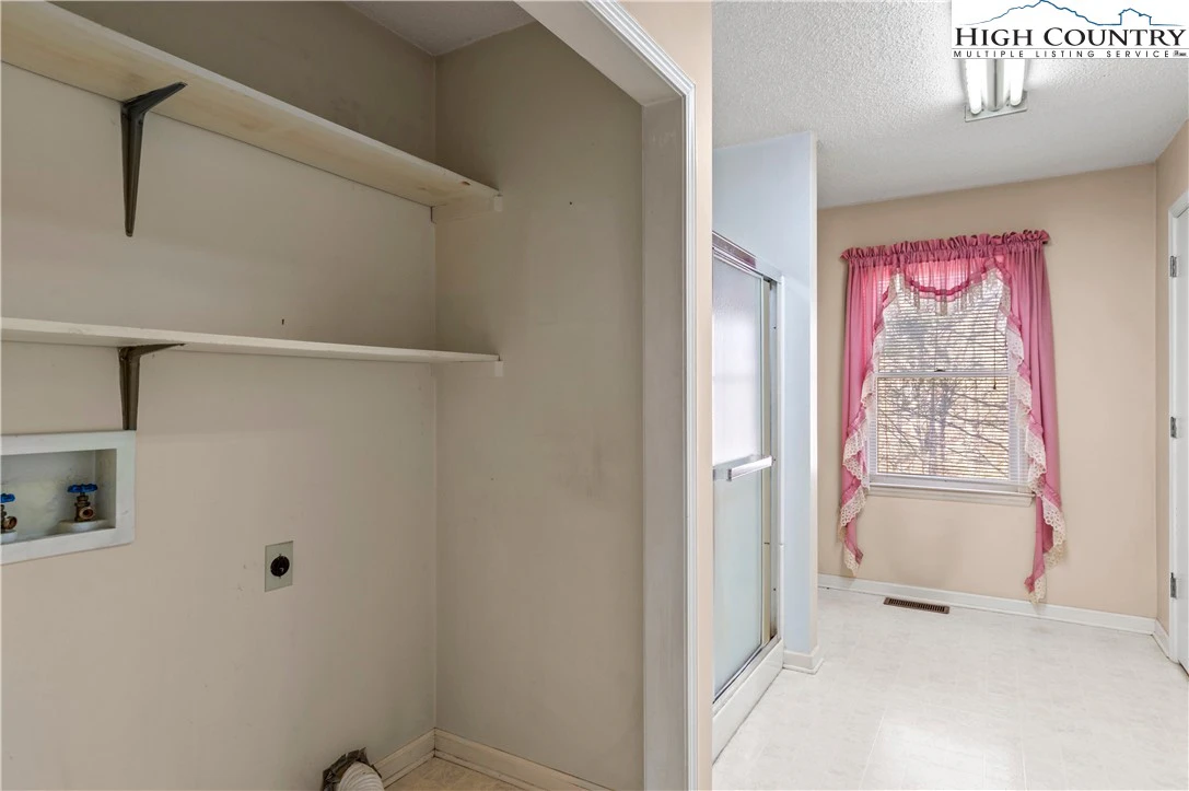 Image number 7 for the current listing