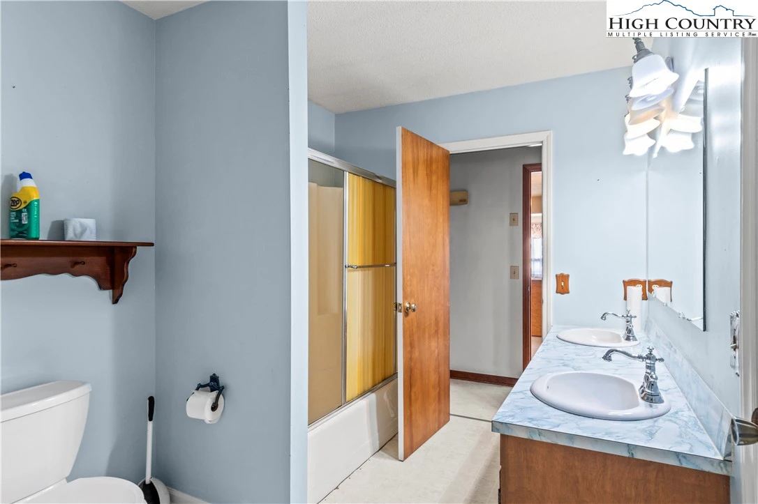 Image number 9 for the current listing