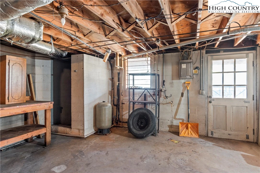Image number 11 for the current listing